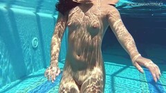 Russian teen Jessica Lincoln in the pool Thumb