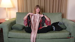 Hazel Ash &quot_unboxing&quot_ the outfits and her first response Thumb