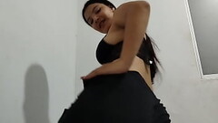 HERMOSA LATINA VENEZOLANA DE CULO GRANDE ME HACE UN BAILE SEXY, ( terminamos follando en la sala de  Thumb