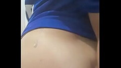 Namorada t&iacute_mida gemendo e socando gostoso o consolo na buceta molhada Thumb