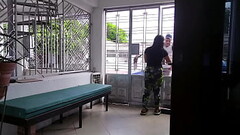 DESCUBRO A MI HERMANASTRA FOLLANDO CON SU NOVIO EN SU HABITACION Y LOS GRABO PARA QUE LUEGO ELLA ME  Thumb