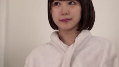 『愛し合う夫婦が残したいメモリアルヌードフォト』と題された雑誌の企画と妻を騙し、絶倫チ○ポ男と素肌密着偽撮影会で寝取られ検証！！旦那よりも若くてカチカチに反り返ったチ○ポがマ○コまで3cmに超接近して Thumb