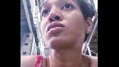 BON VIVANTT MILF GOSTOSA DE VESTIDO MOSTRANDO A BUCETA NO MERCADO Thumb