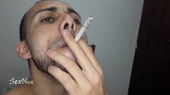 Fumando asta el ultimo cigarrillo Thumb